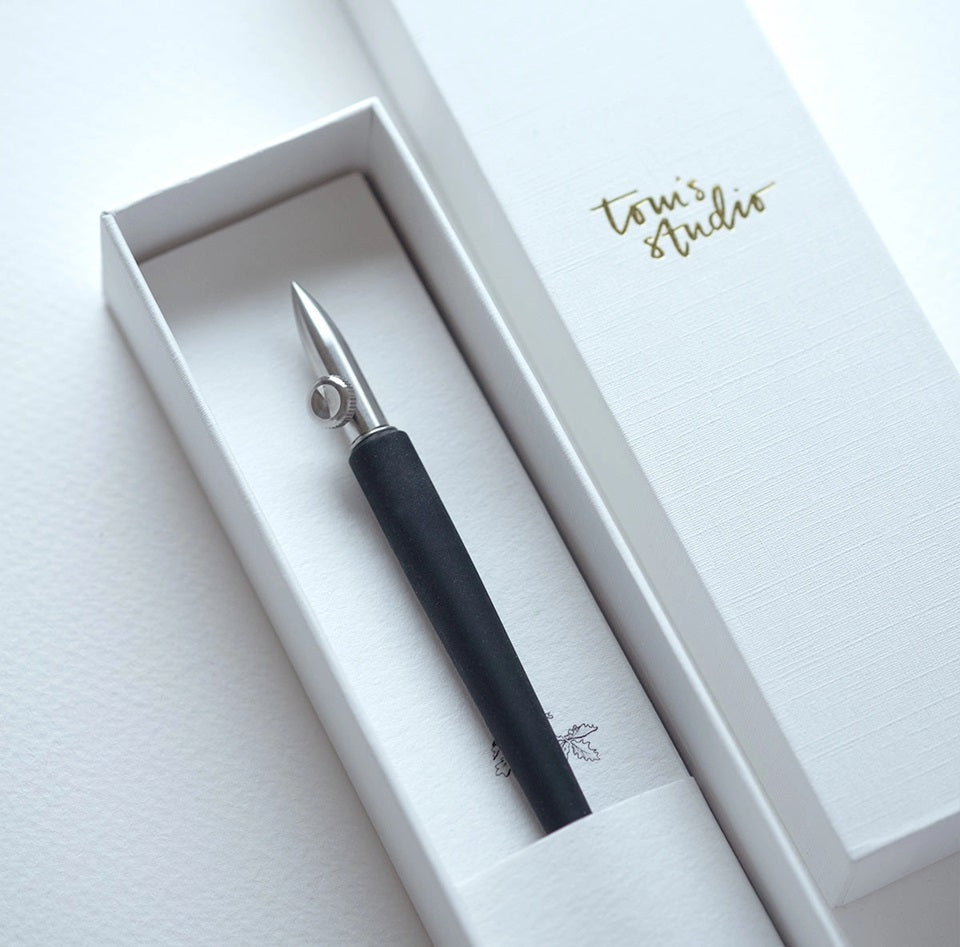 Tom's Studio – One-Dip-Nib + Straight Flourish Pen - Stainless Steel - Blesket Canada