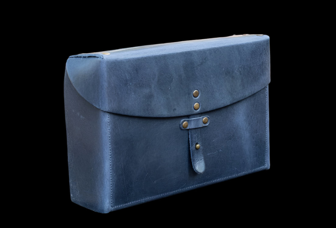 Galen Leather Writer's Medic Bag - Crazy Horse Navy Blue - Blesket Canada