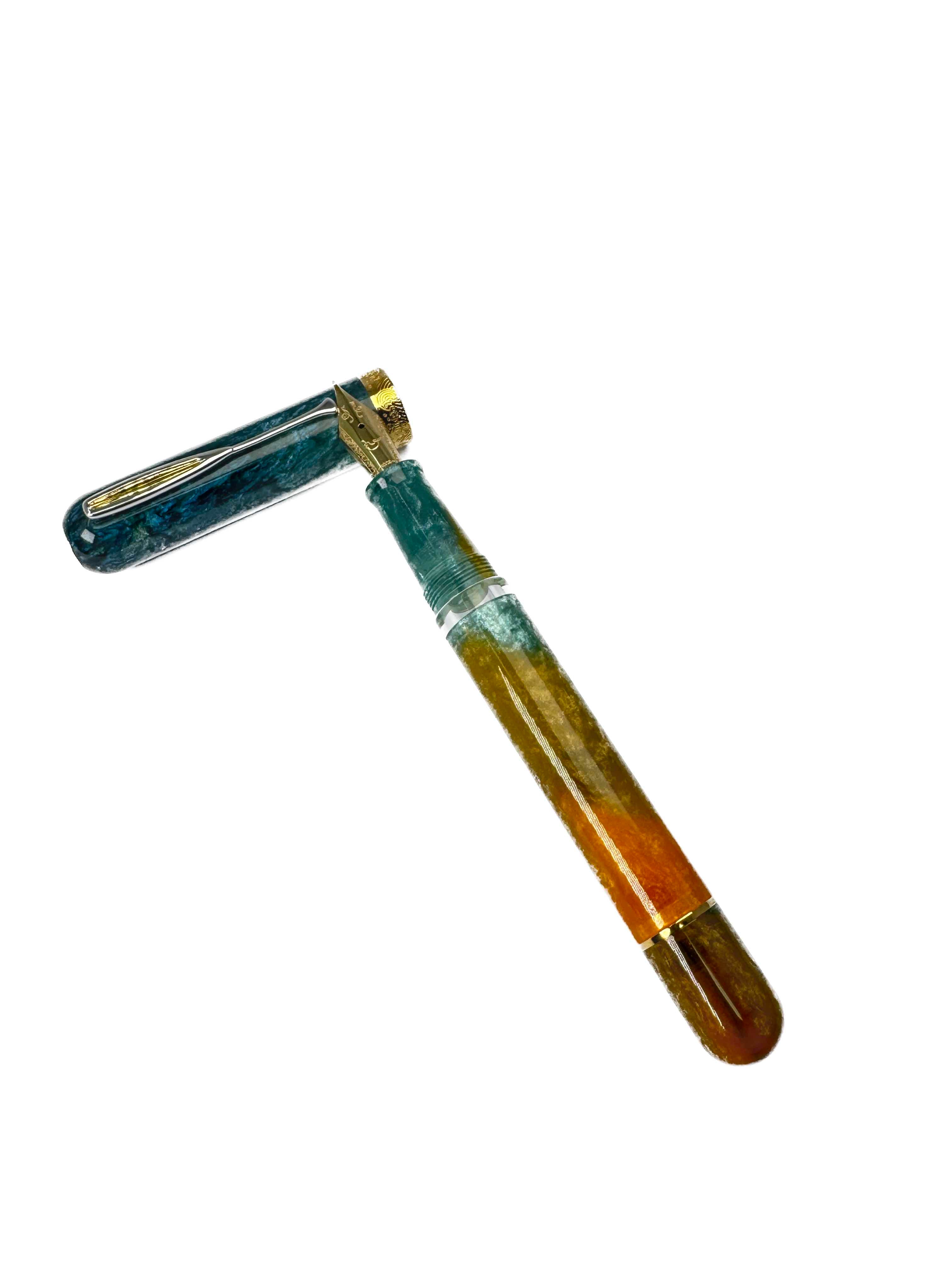 Nahvalur (Narwhal) Voyage Hawaii Fountain Pen - Gold Plated Nib - Blesket Canada