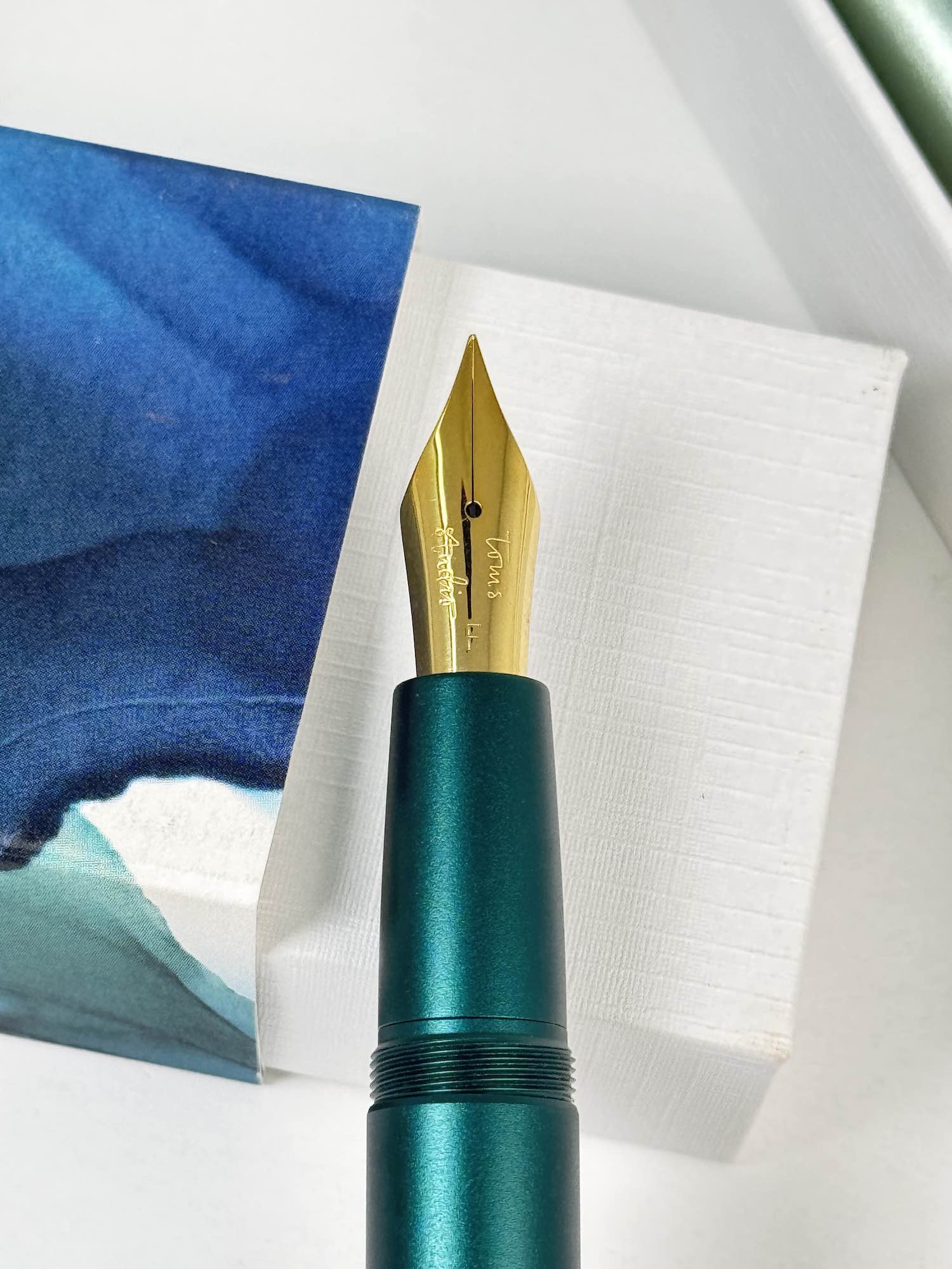 Tom's Studio – The Studio Fountain Pen - Sage - Blesket Canada