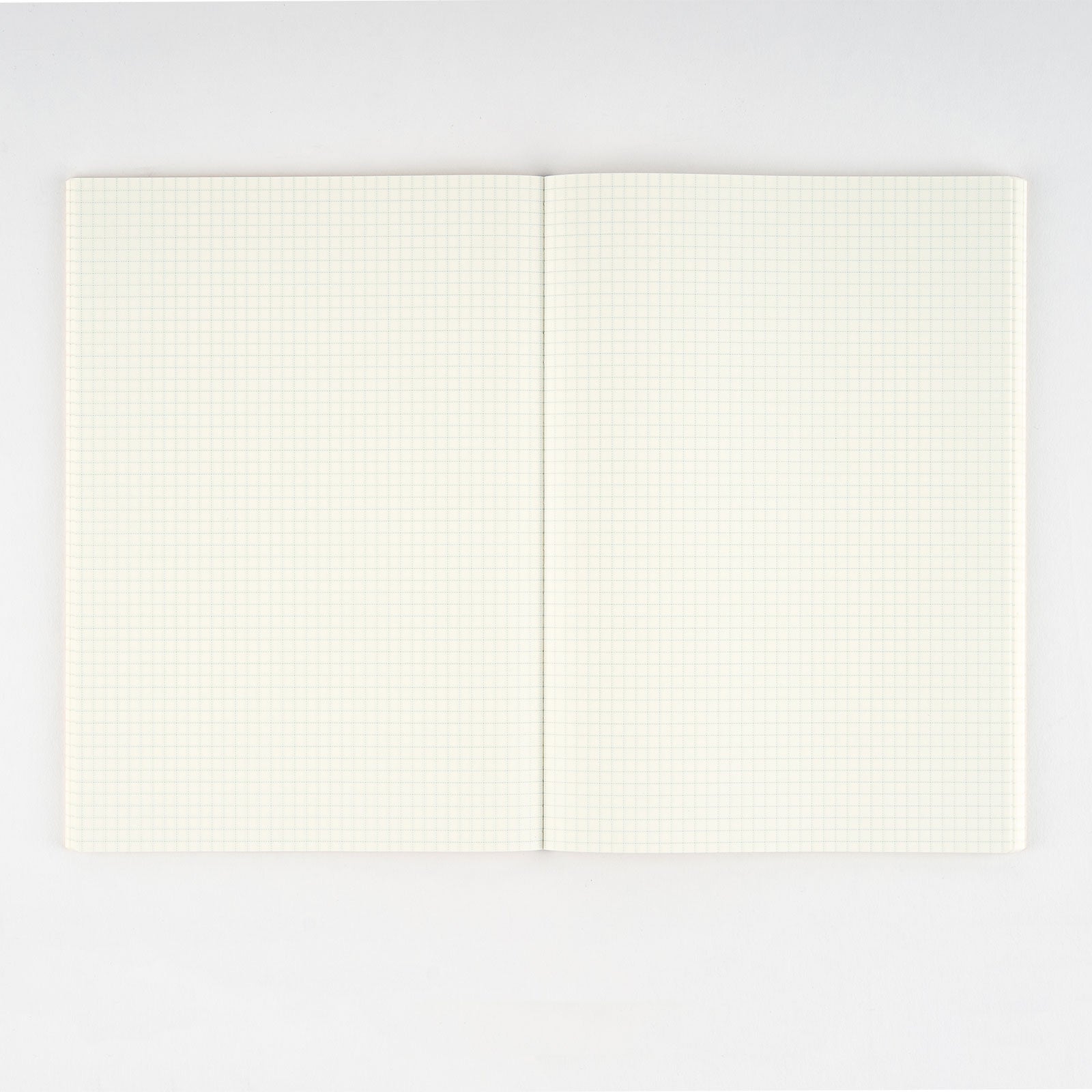 Hobonichi Plain Notebook Tomitaro Makino: Yamazakura - A5 Grid - Blesket Canada