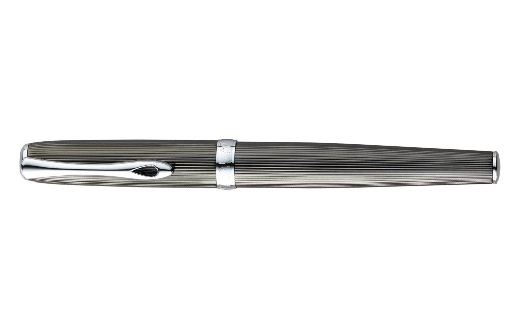 Diplomat Excellence A2 Guilloche Black/Chrome Fountain Pen - Blesket Canada