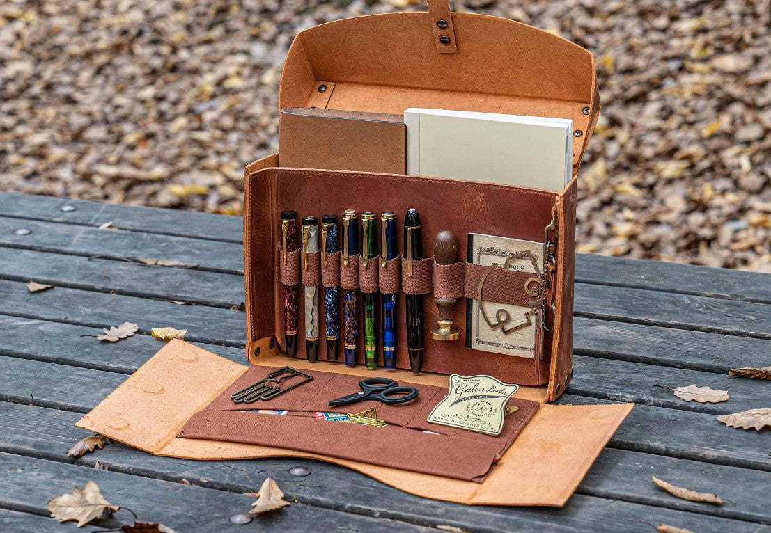 Galen Leather Writer's Medic Bag  - Crazy Horse Tan - Blesket Canada