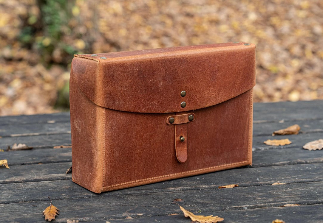 Galen Leather Writer's Medic Bag  - Crazy Horse Tan - Blesket Canada