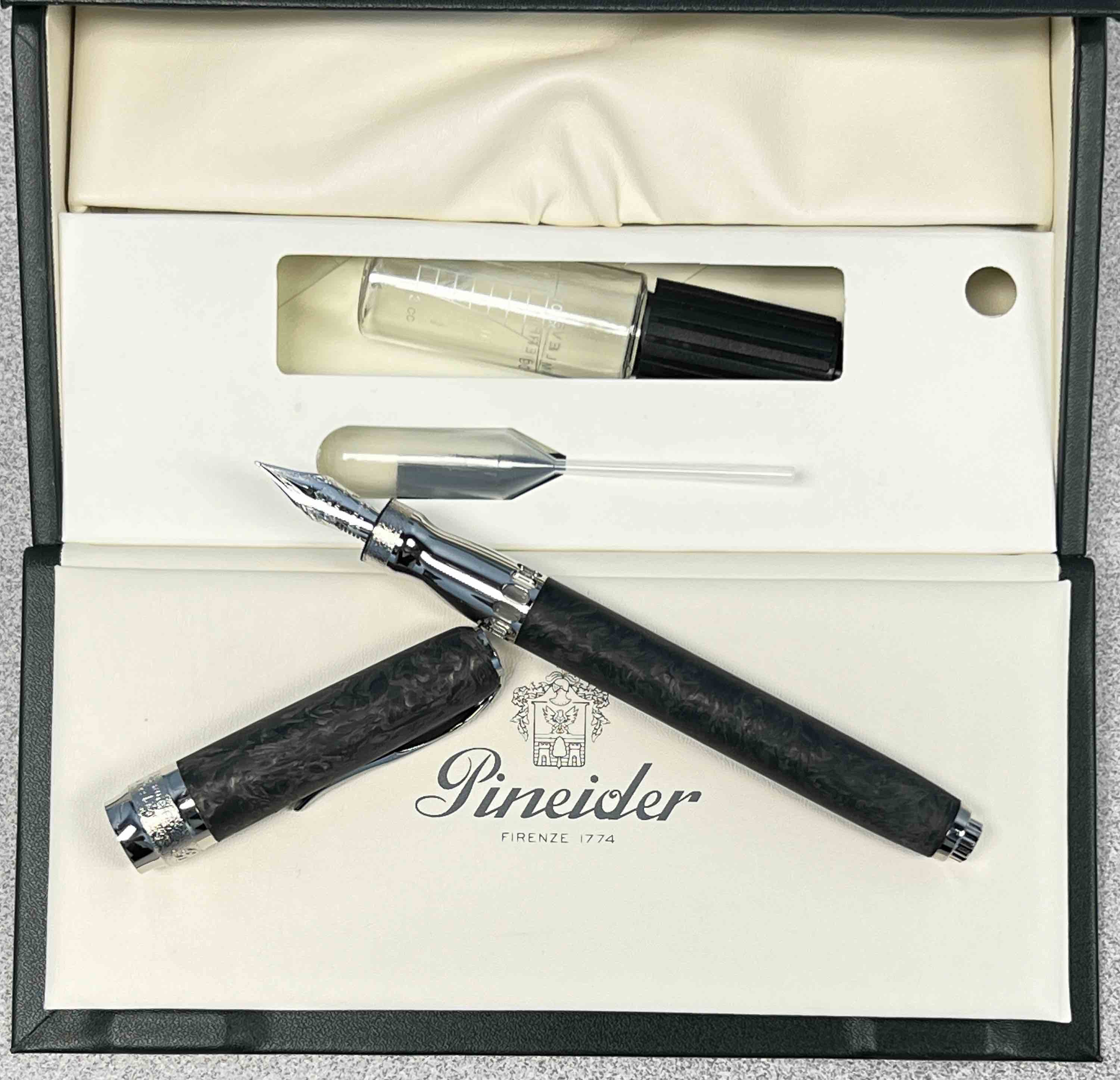 Pineider La Grande Bellezza Forged Carbon Fountain Pen