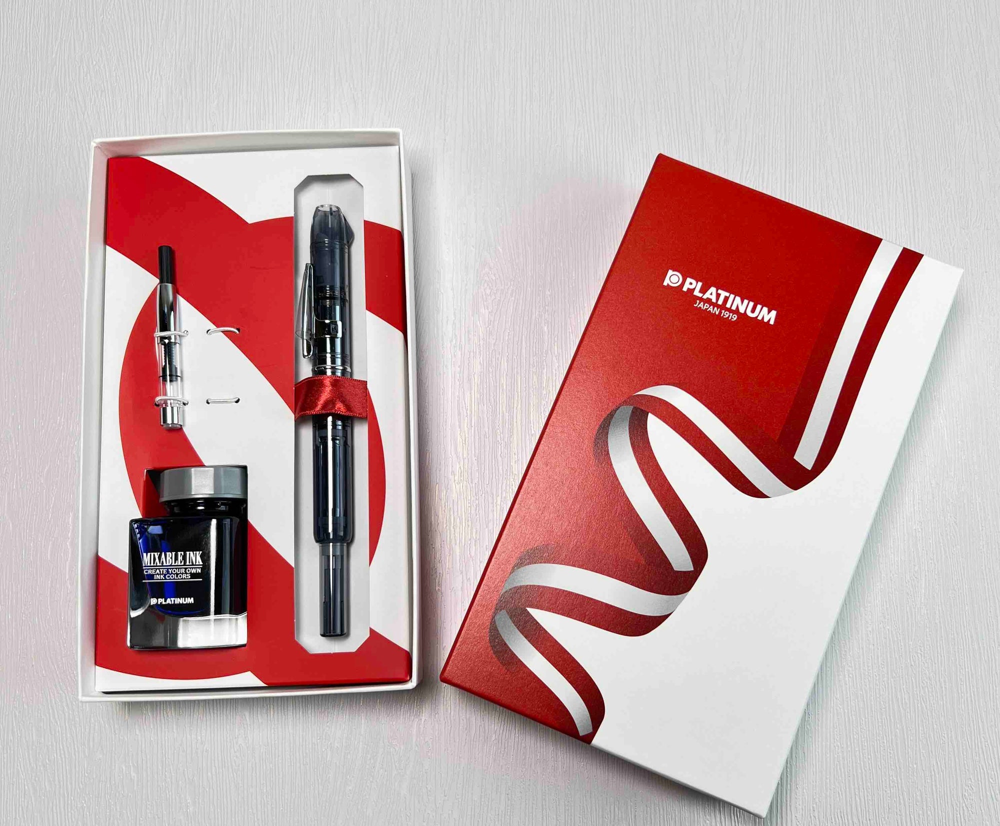 Platinum CURIDAS Fountain Pen Gift Set - Graphite Smoke - Blesket Canada