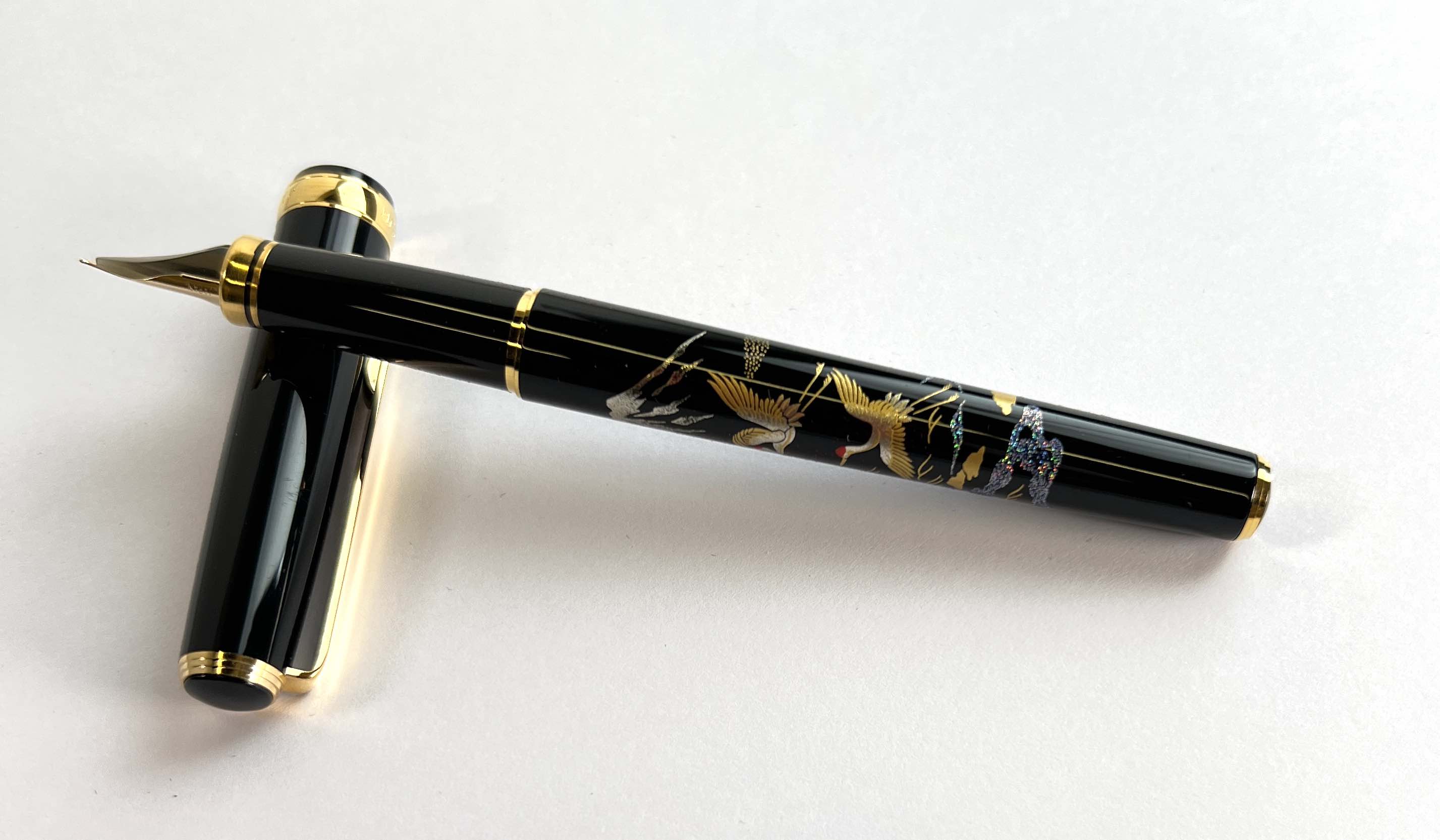 Platinum Vicoh Modern Pen Maki-e Crane & Mt. Fuji 18kt - Blesket Canada