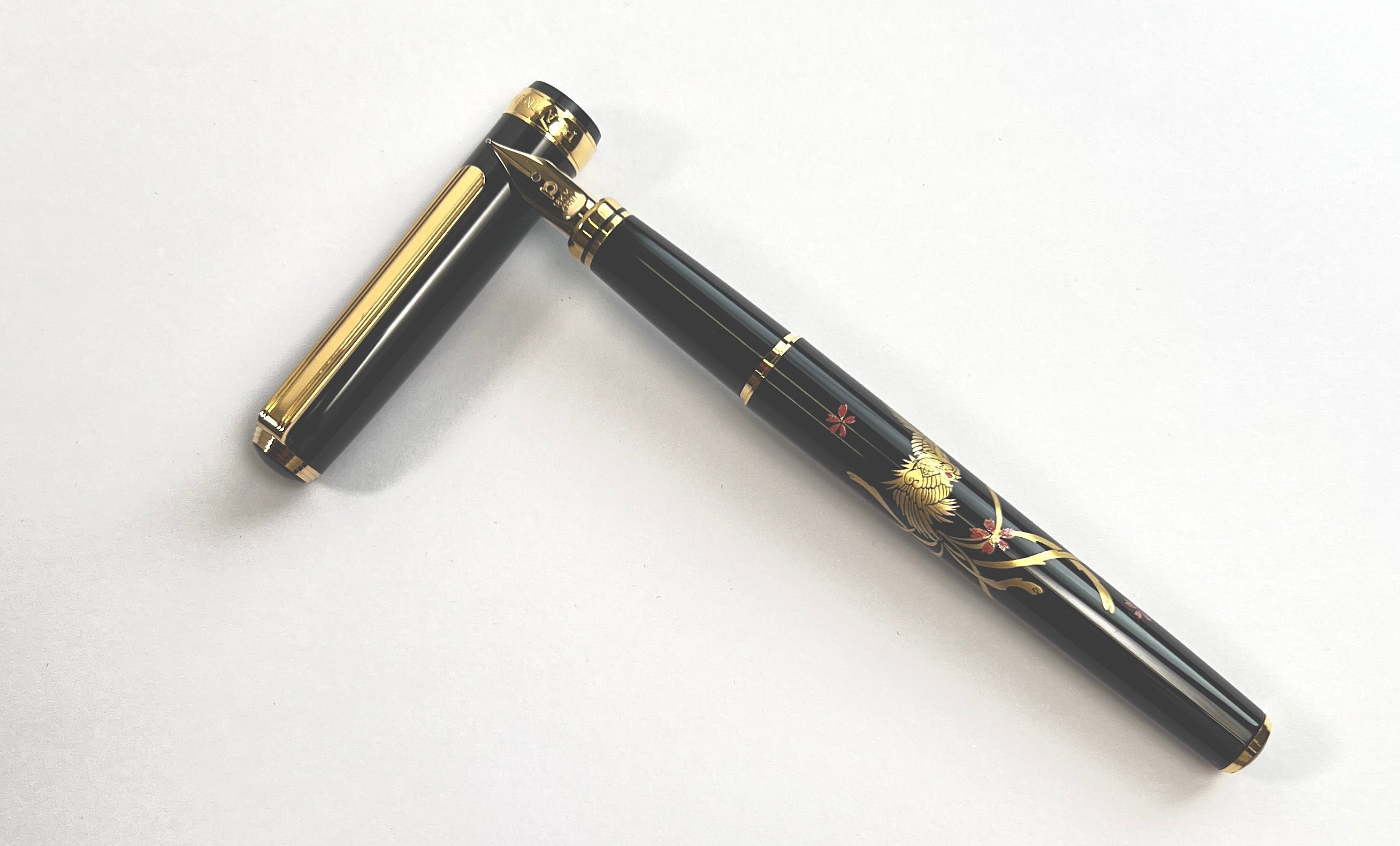 Platinum Vicoh Modern Pen Maki-e Phoenix 18kt M - Blesket Canada