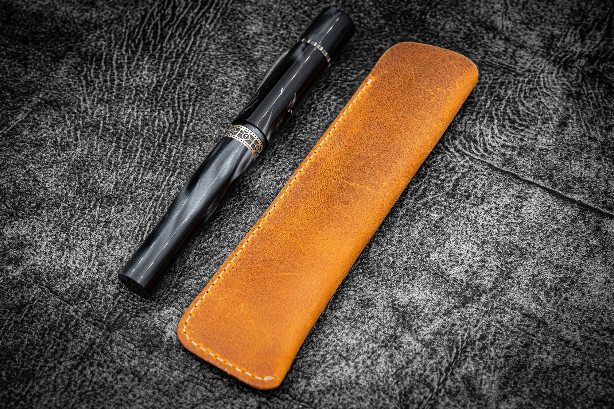 Galen Leather - Single Fountain Pen Sleeve - Crazy Horse Brown - Blesket Canada